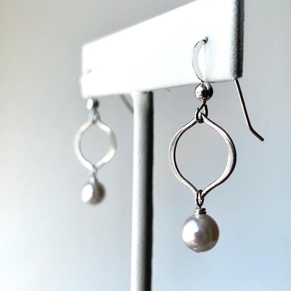 Boutique Jewelry - Sterling Silver & Swarovski Pearl Earrings NEW